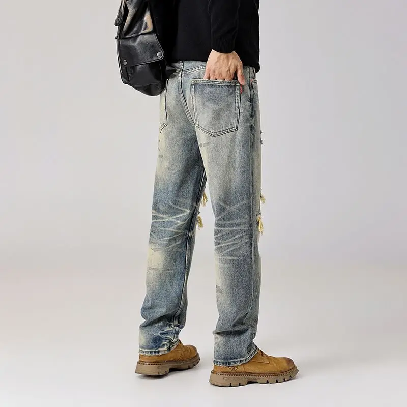 بنطال جينز ريترو وسيم للرجال مع تصميم رقعة ممزقة وكشط ثقيل الوزن مغسول وفضفاض بأرجل مستقيمة