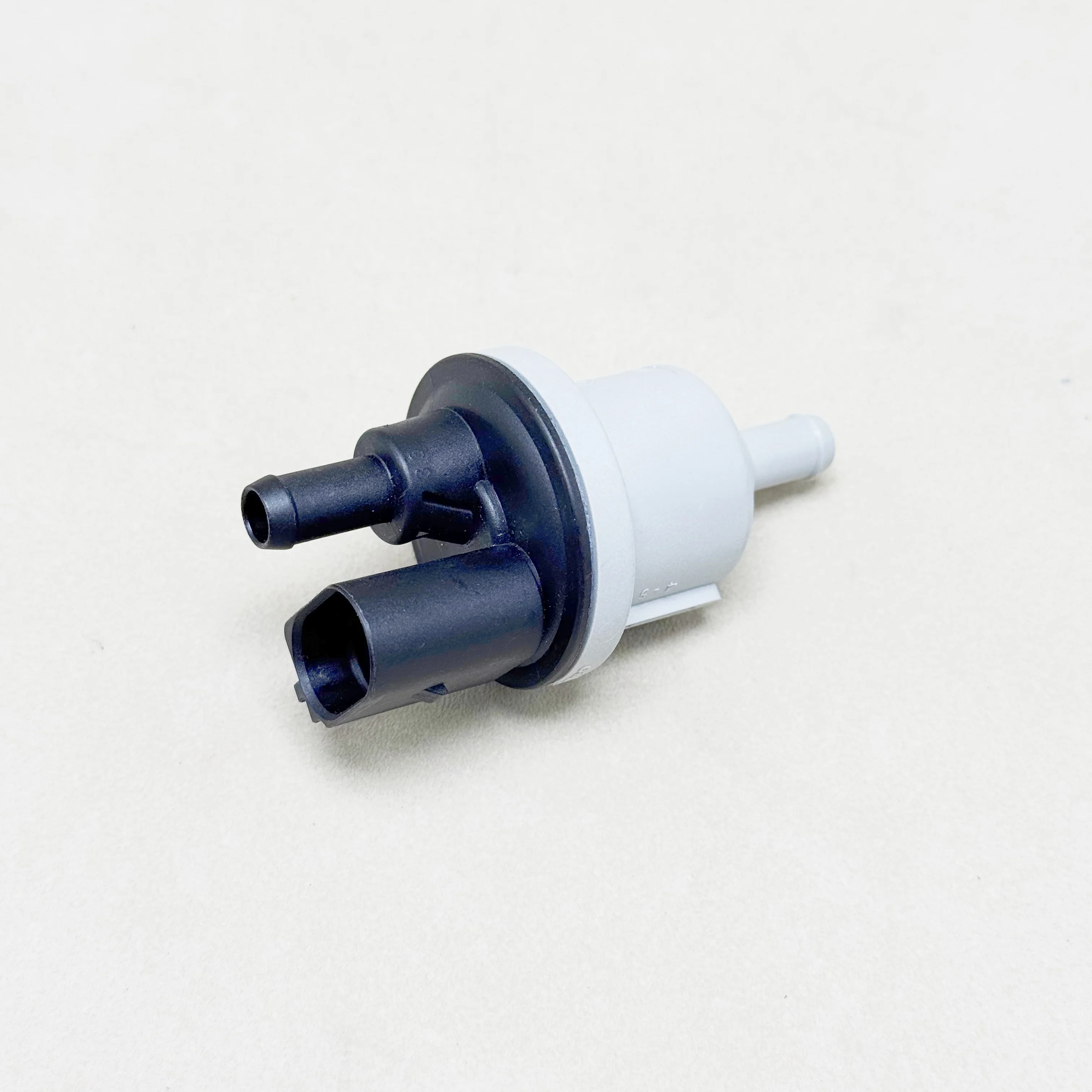 Vapor Canister Purge Solenoid Valve Fit for Audi Seat Skoda VW 2.0 3.6 6.0 06D133517B 06D133517C 3H906517A 04E906517A