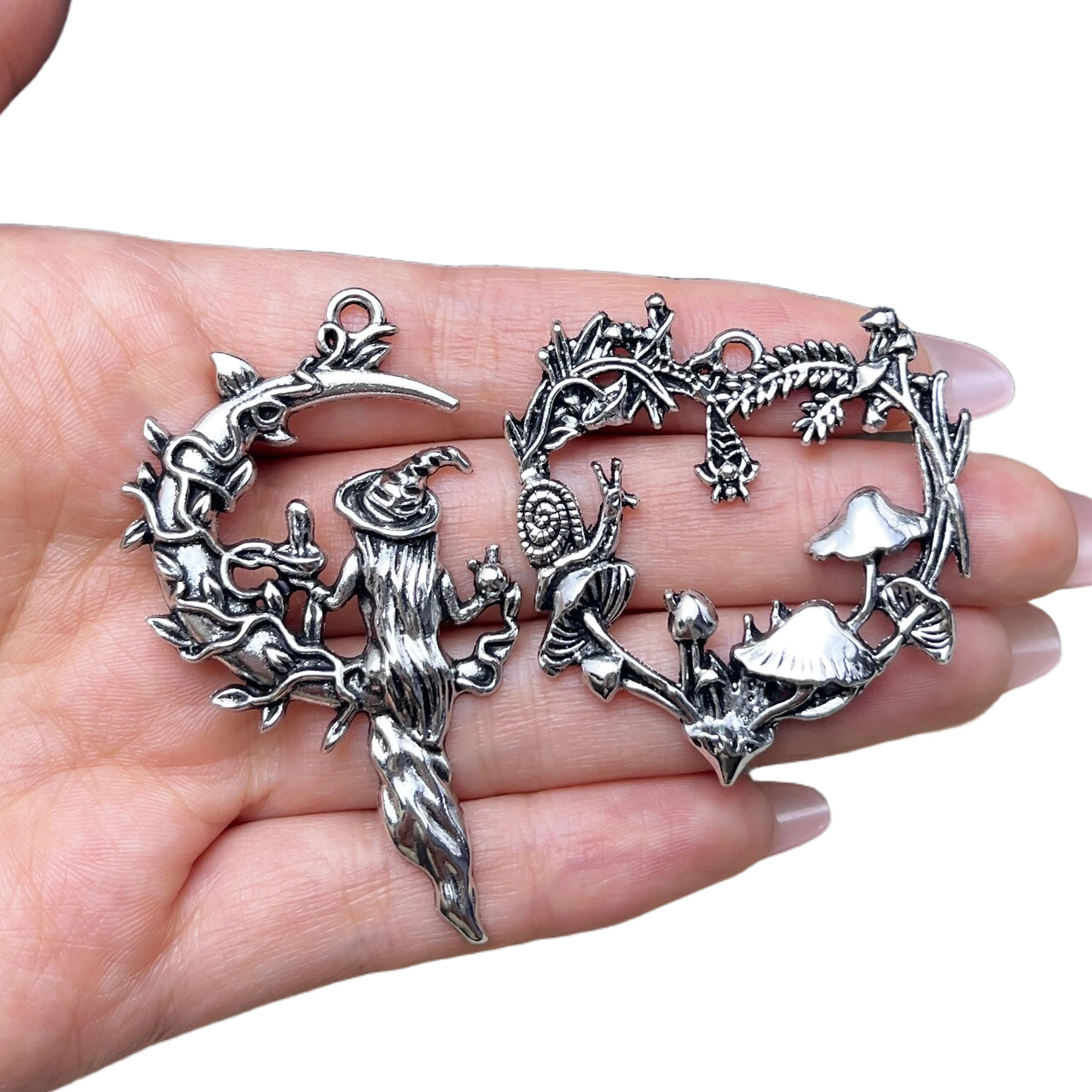 2 Stück Vintage Gothic Bohemian Natur Hexen-Halbmond Herz Pilz Anhänger DIY Halskette Pullover Kette Schmuck Accessoire
