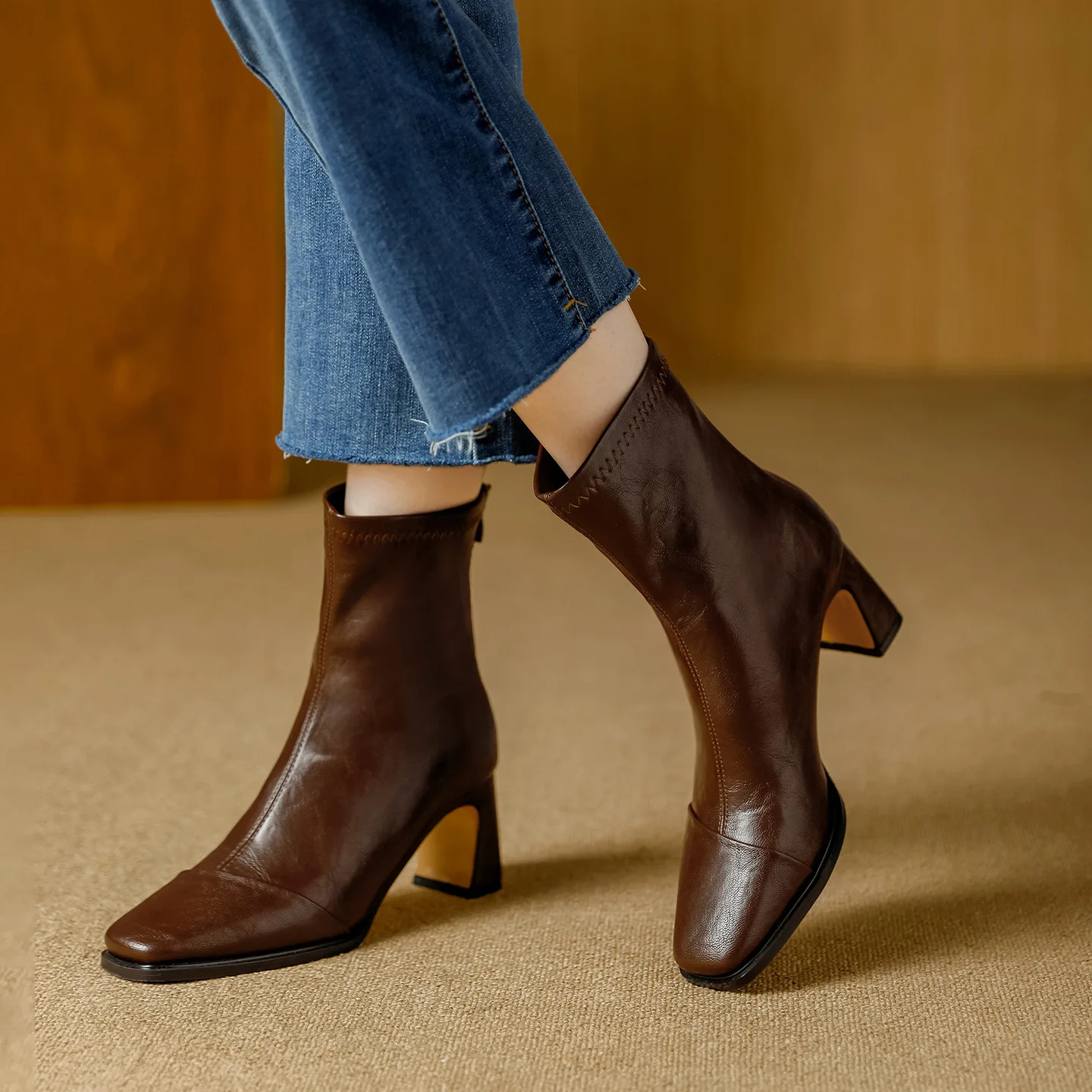 

Elastic Short Boots for Women 2025 Autumn/Winter New Vintage Commuter Square Head High Heel Short Boots