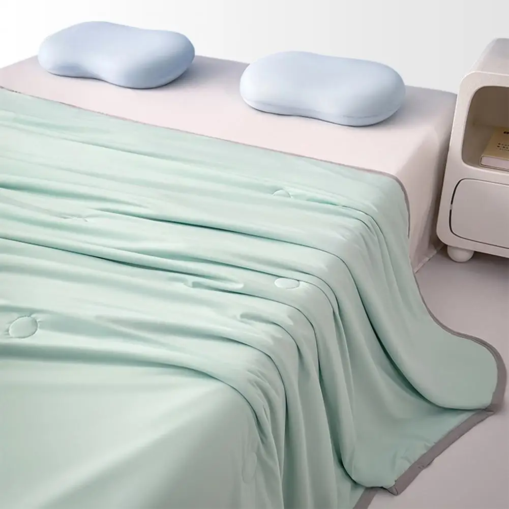 

Lightweight Blanket Moisture-wicking Bedding Breathable Comforter for Hot Sleepers Night Sweats Non-sticky Air for Relief
