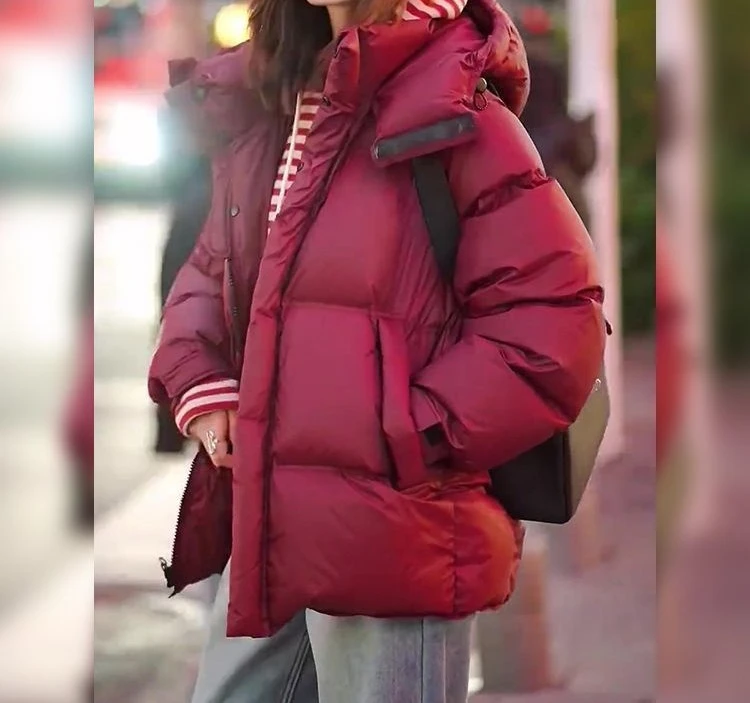 Rote, mit Baumwolle gepolsterte Damen-Winterjacke 2025, neue modische Brotjacke