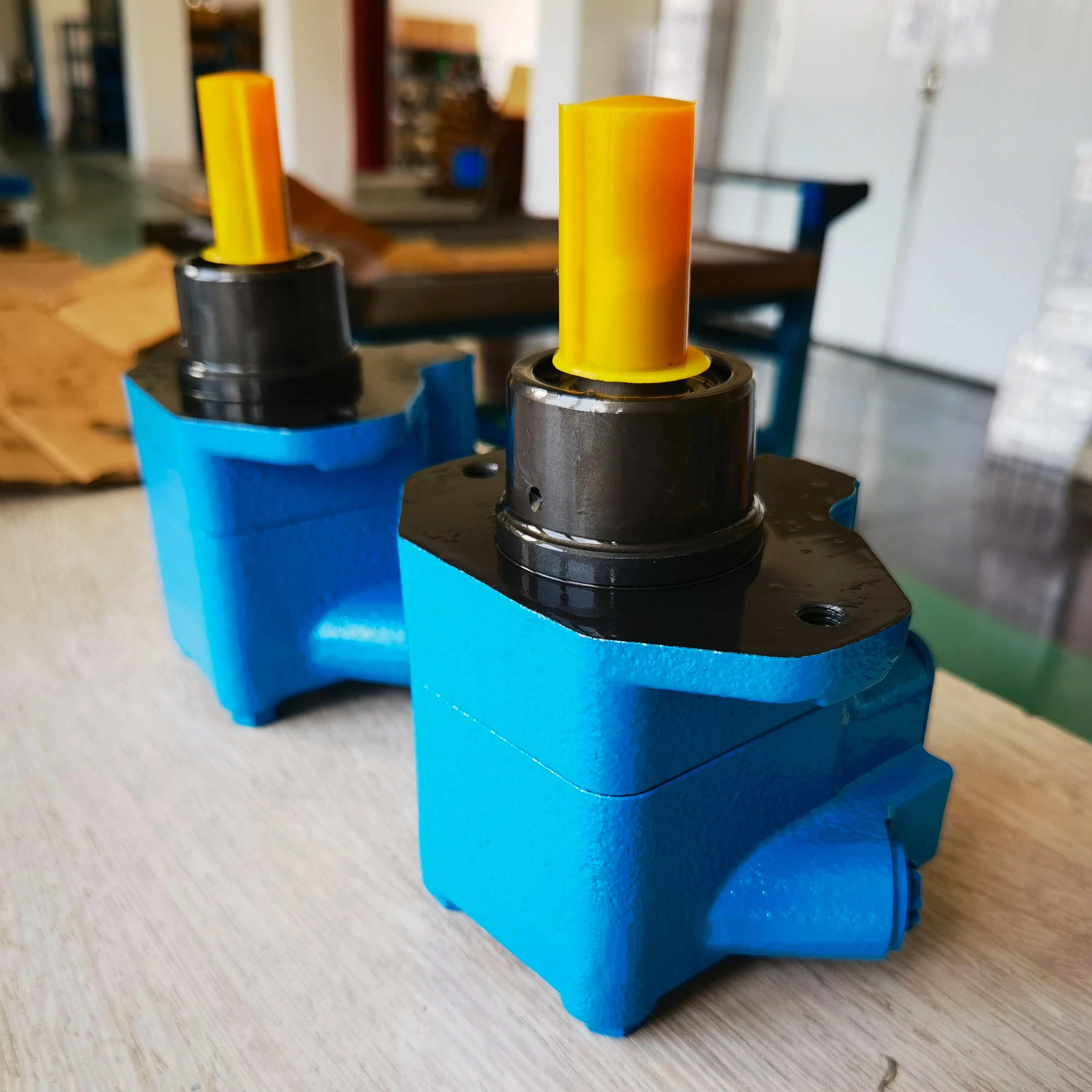 

Vane Pump VTM42-10 VTM42-15 VTM42-20 VTM42-40 VTM42-50 VTM42-60 Hydraulic Vane Pump VTM42 4035 10 NOR1 15 V25031090 Pump