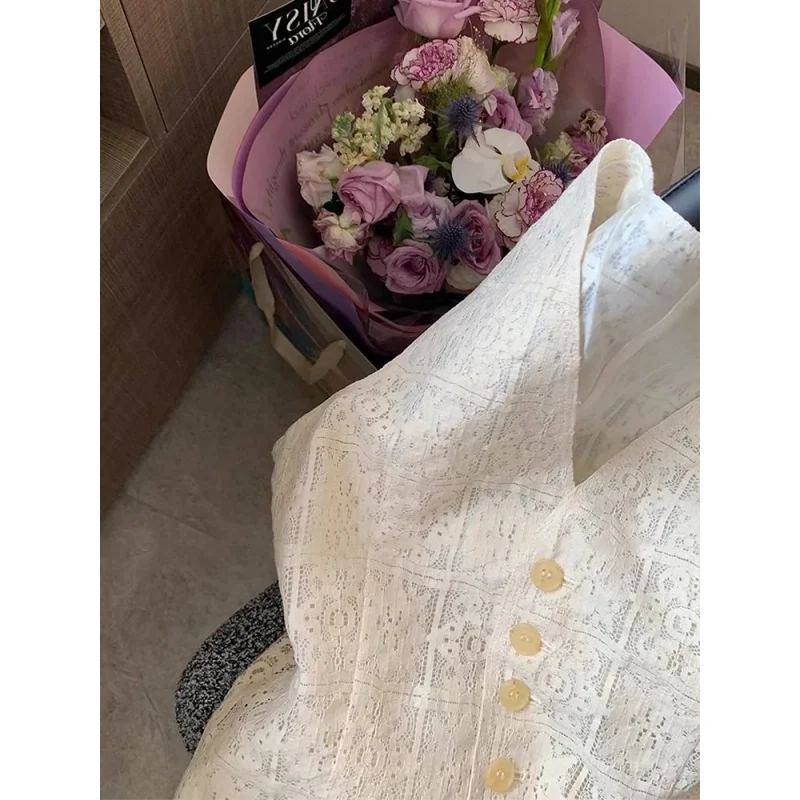 Mode Süße V-ausschnitt Spitze Weste Tanks Frauen Schlank Sexy Durchsichtig Retro Weste Koreanische Vintage Sommer Weibliche Beiläufige Elegante TanksNew