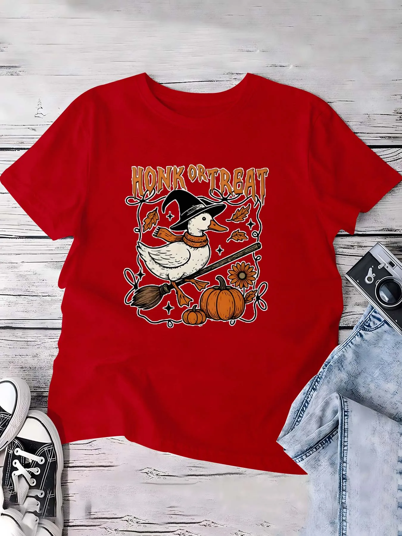 Plus Size Halloween Honk Or Treat Duck Graphic Top Merging Festive Witchy Duck Charm con elementi autunnali per un look giocoso