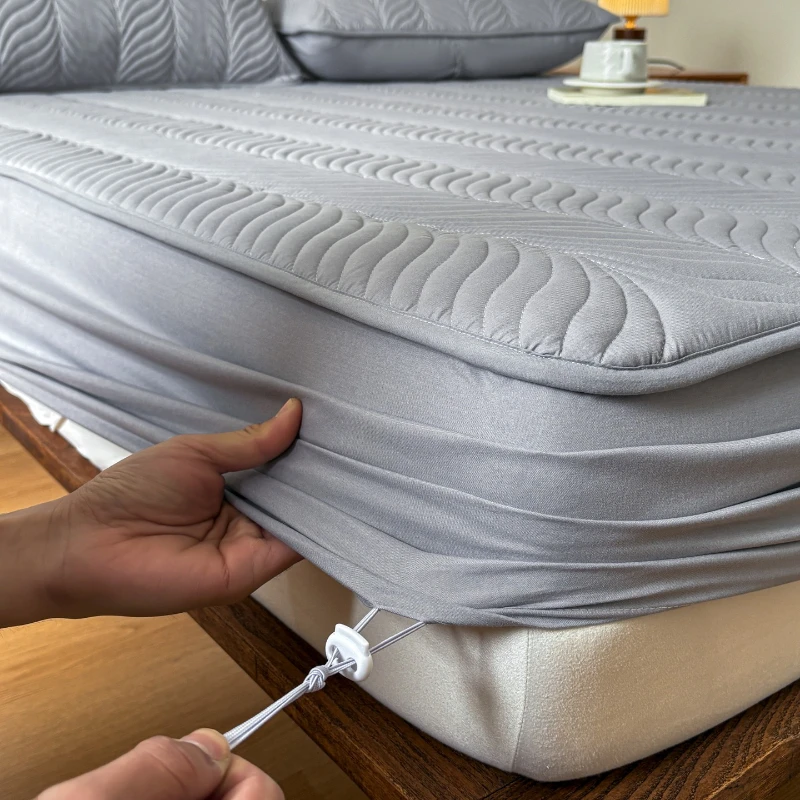 Waterproof Queen/King Quilted Mattress Protector Non-Slip, Breathable Soft Skin-friendly, 12in Deep Pocket Elastic Fitted Cover