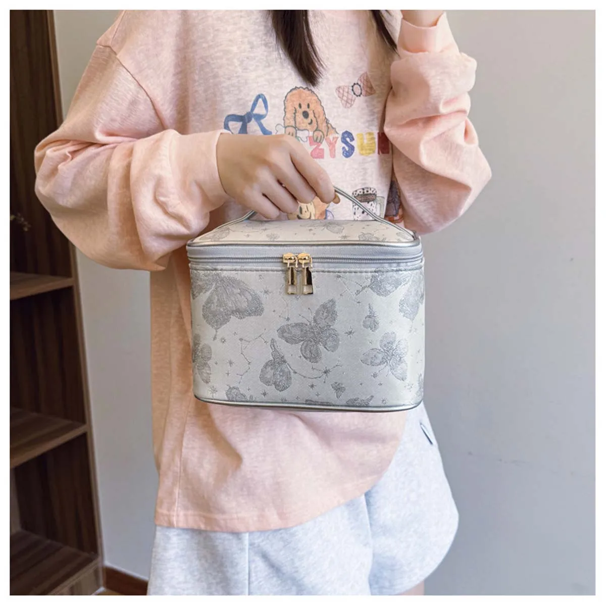 New style Chinese style cosmetic bag, portable travel cosmetic and toiletry bag for women, large capacity handbag storage bag