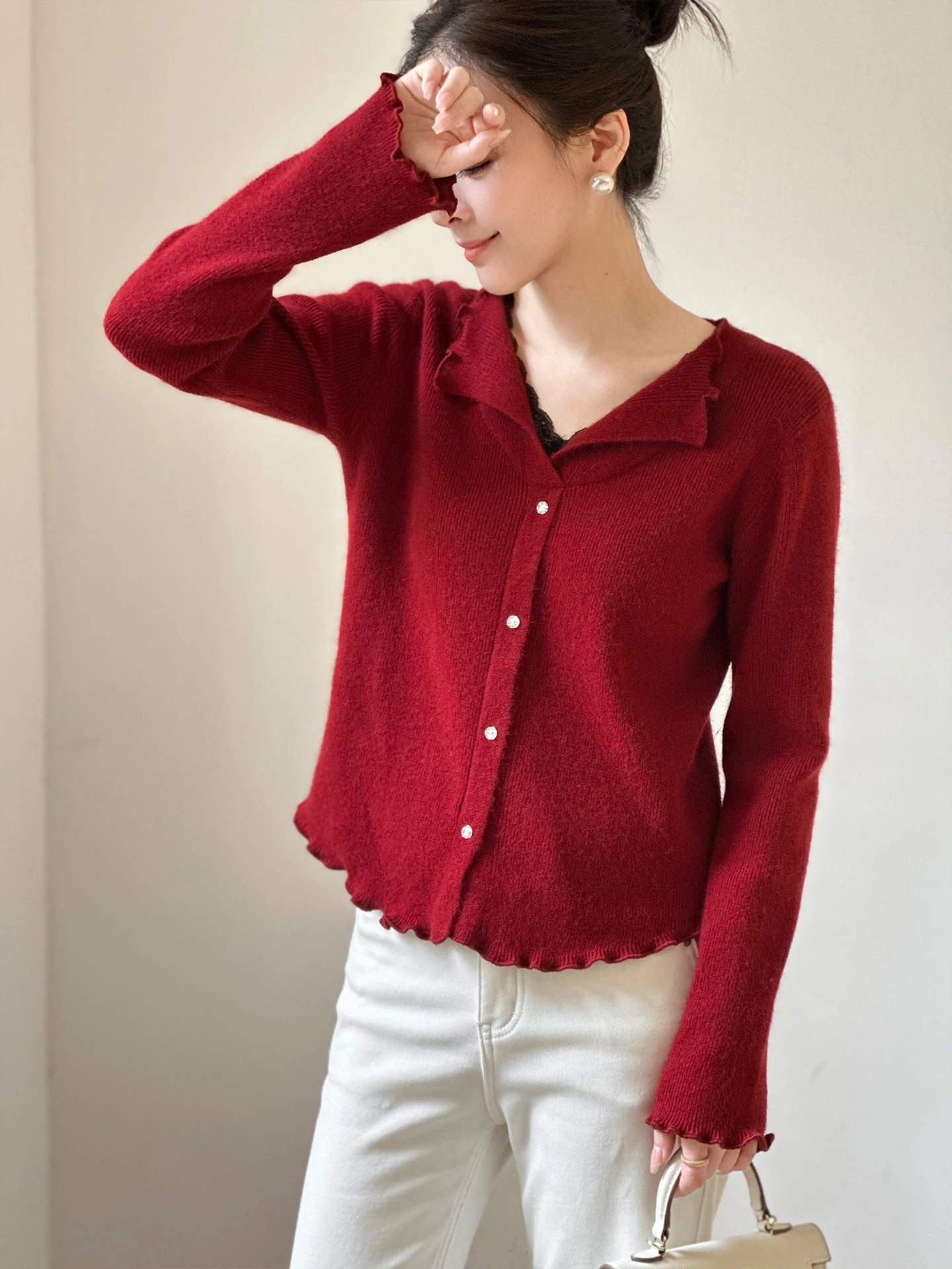 

Elegant V-Neck Lace Trim Cashmere Wool Base Sweater Women's Spring New Knitted Shirt Soft Comfortable Long Sleeve Casual Wear