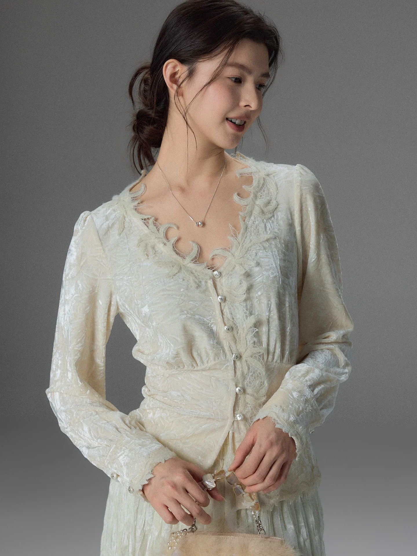 

Комплект из бархатной рубашки с V-образным вырезом и юбки Ele V-Ne: женский модный повседневный осенний наряд из плотного бархата с пуговицами, мягкий на ощупь