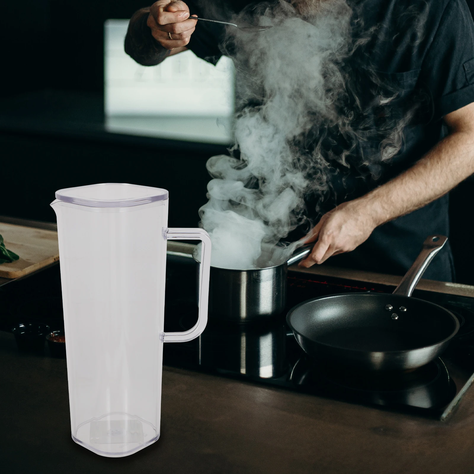 

Ergonomic Handle Large Capacity Acrylic Water Pitcher with Lid for Juice Tea Drinks Ice Beverage Party Family Fridge UseKitchen