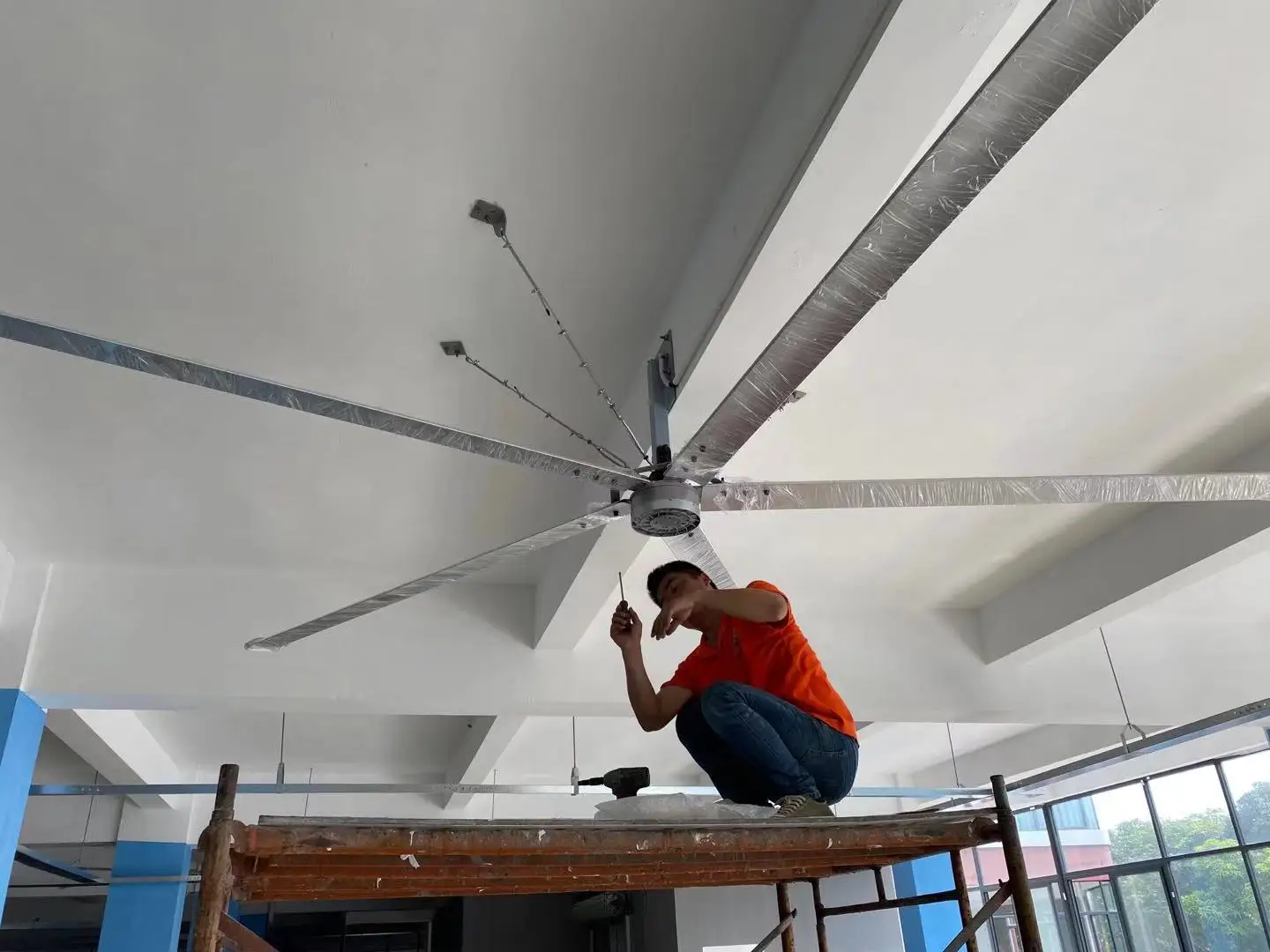 Ventilateur électrique industriel de 10 pieds BLDC flux d'air HVLS grand ventilateur industriel