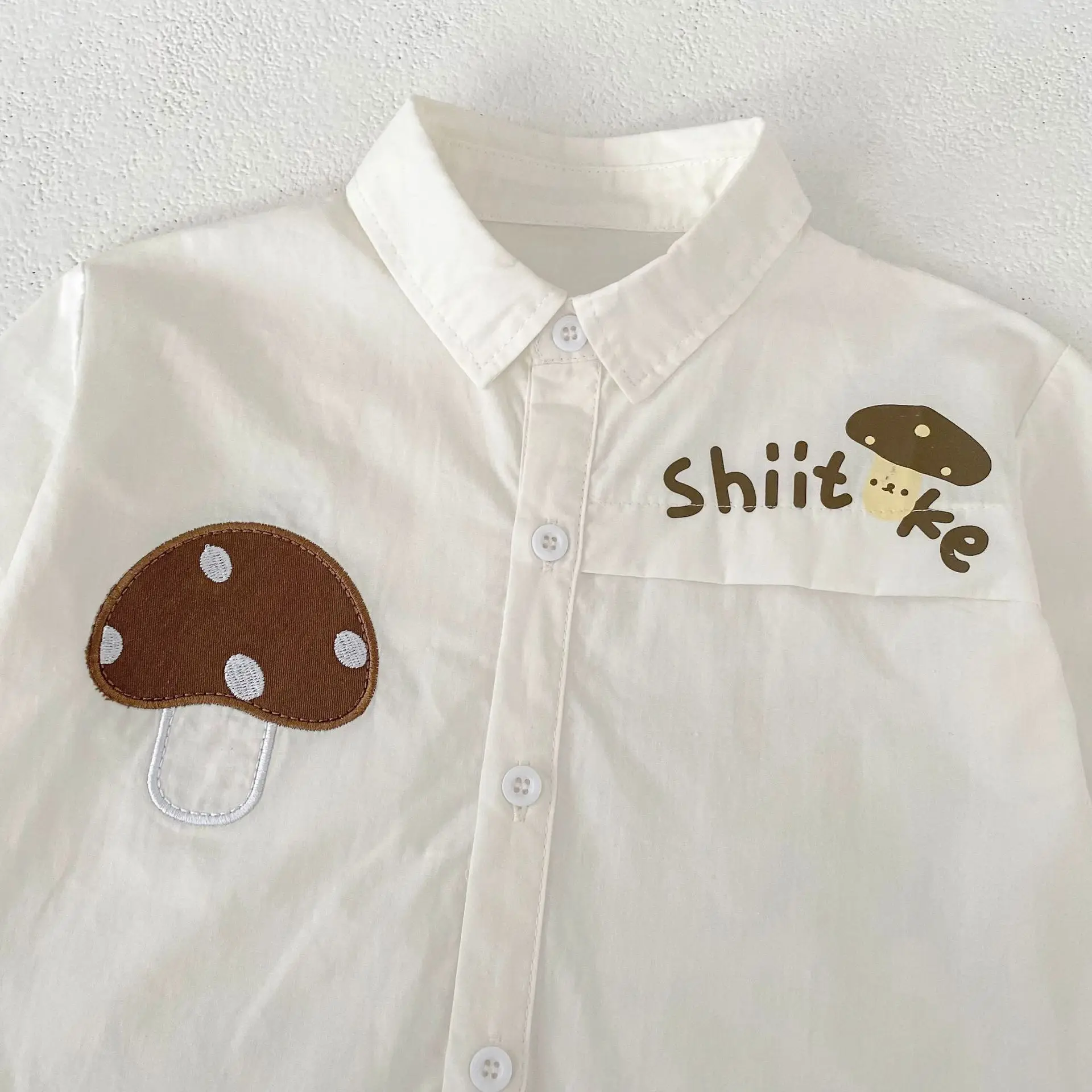 الربيع والخريف نمط جديد 3-6 سنة الذكور والإناث الطفل الفطر الغربي المطبوعة قميص مطرز