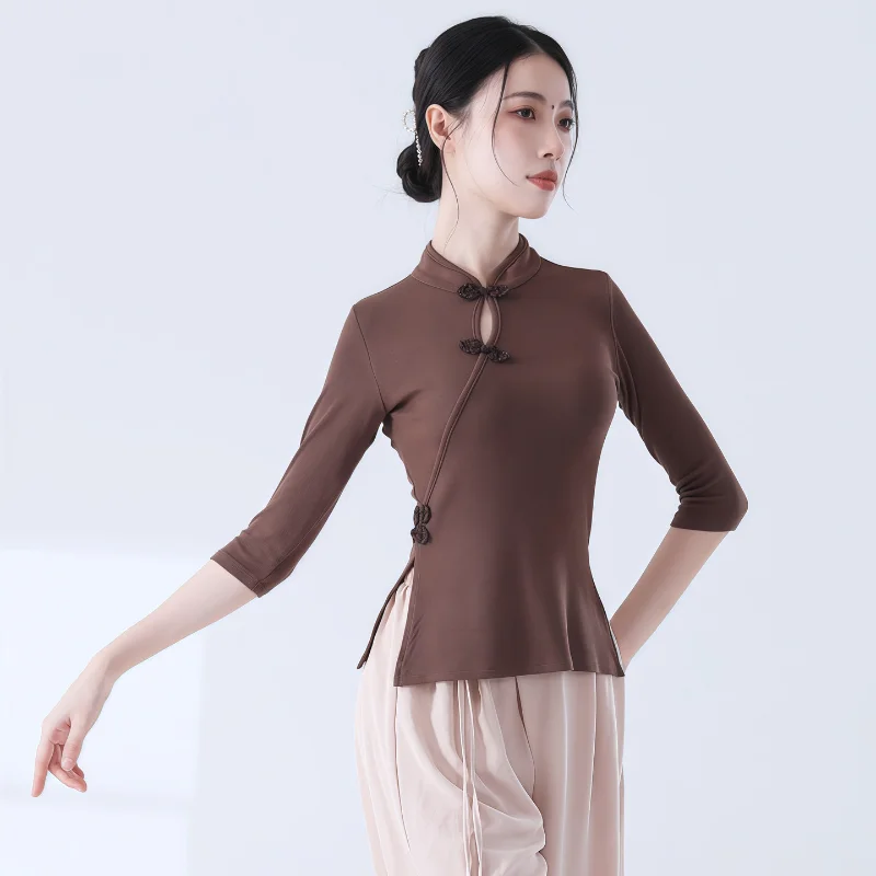 

Современный классический танцевальный костюм для женщин: осенне-зимний топ с вырезами, воротником на пуговицах, облегающий силуэт.