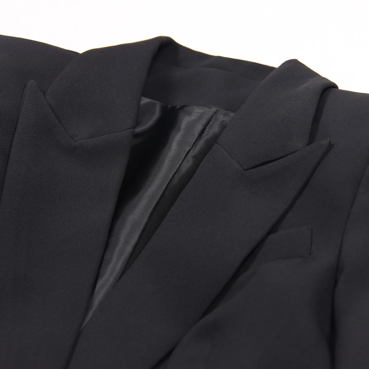 Wysokiej jakości, wyszczuplający komplet damski na wiosnę i jesień - modny, elegancki, biznesowy, z długim rękawem.