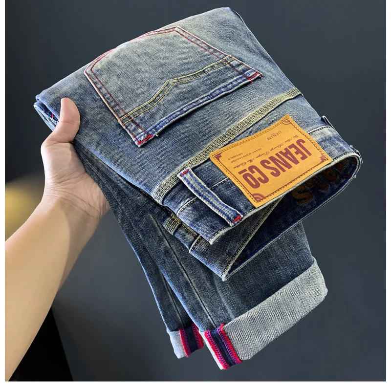 Tren jeans pria baru musim gugur 2025, celana kasual serbaguna berkualitas tinggi, dicuci, elastis, dan nyaman.