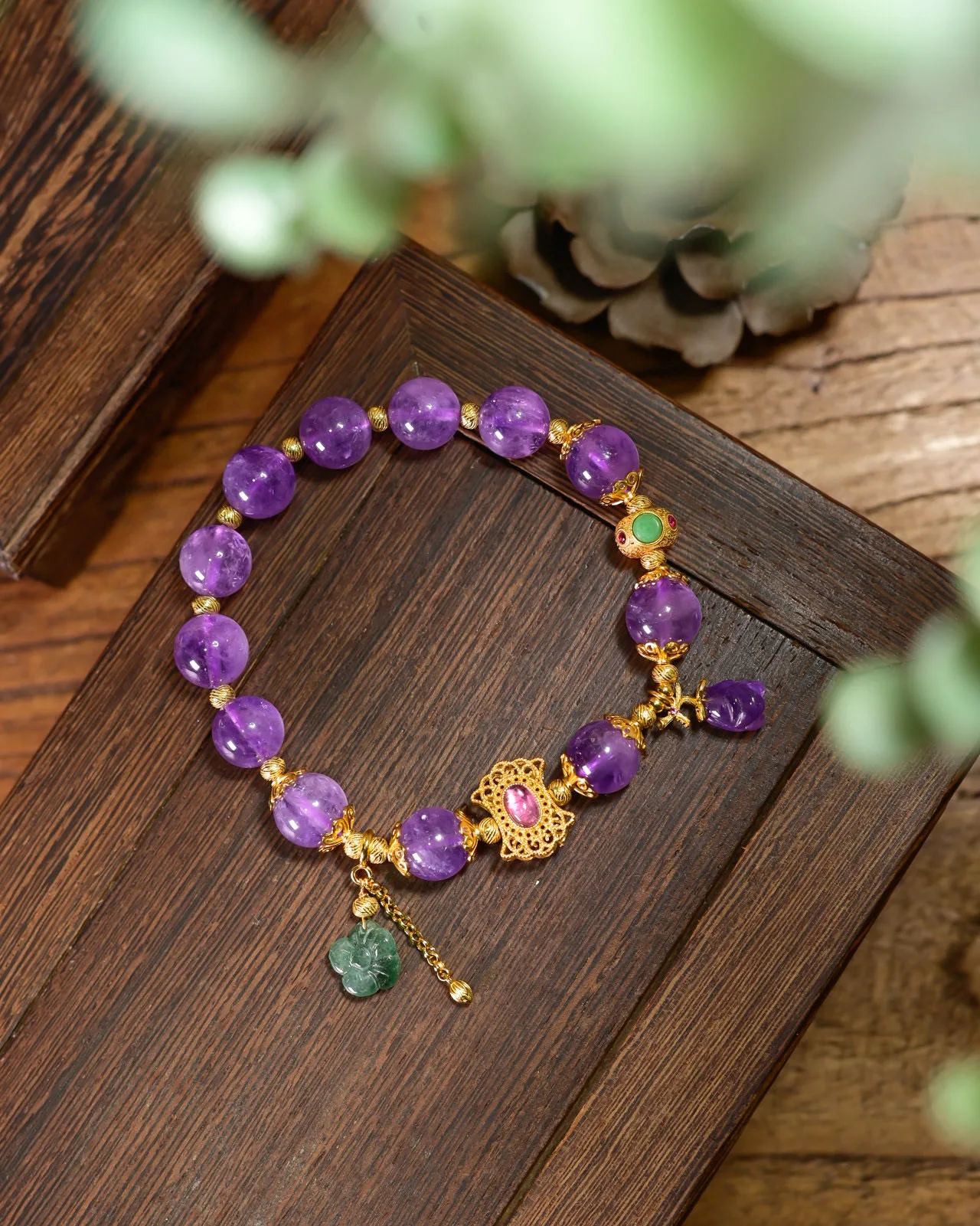 

Браслет из натурального лавандового жадеита и турмалина — художественный цветочный дизайн, ювелирные изделия из бисера фиолетового цвета ауры