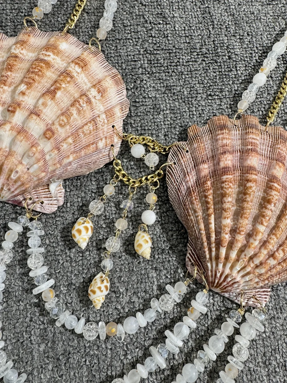 Y2K تسخير المحاصيل الأعلى عارية الذراعين صدف بيكيني أعلى الصدرية الشاطئ مجوهرات تانك الأعلى حورية البحر قذيفة الجسم سلسلة Bralette سترة الصيف