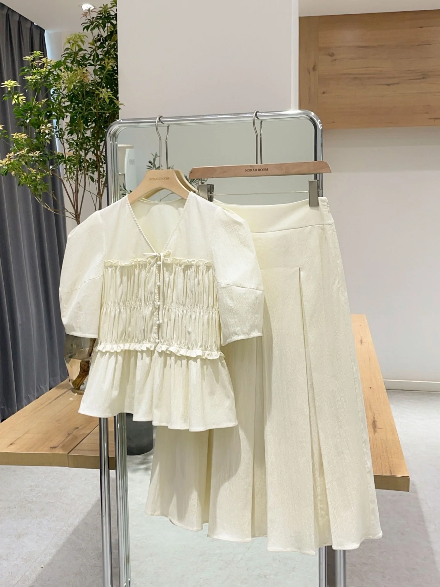 

Noxula Authentic 2026 Summer New VC Texture Bow Tie Short Sleeve Shirt Half Skirt Women's Commute Style Korean Version Pure C...