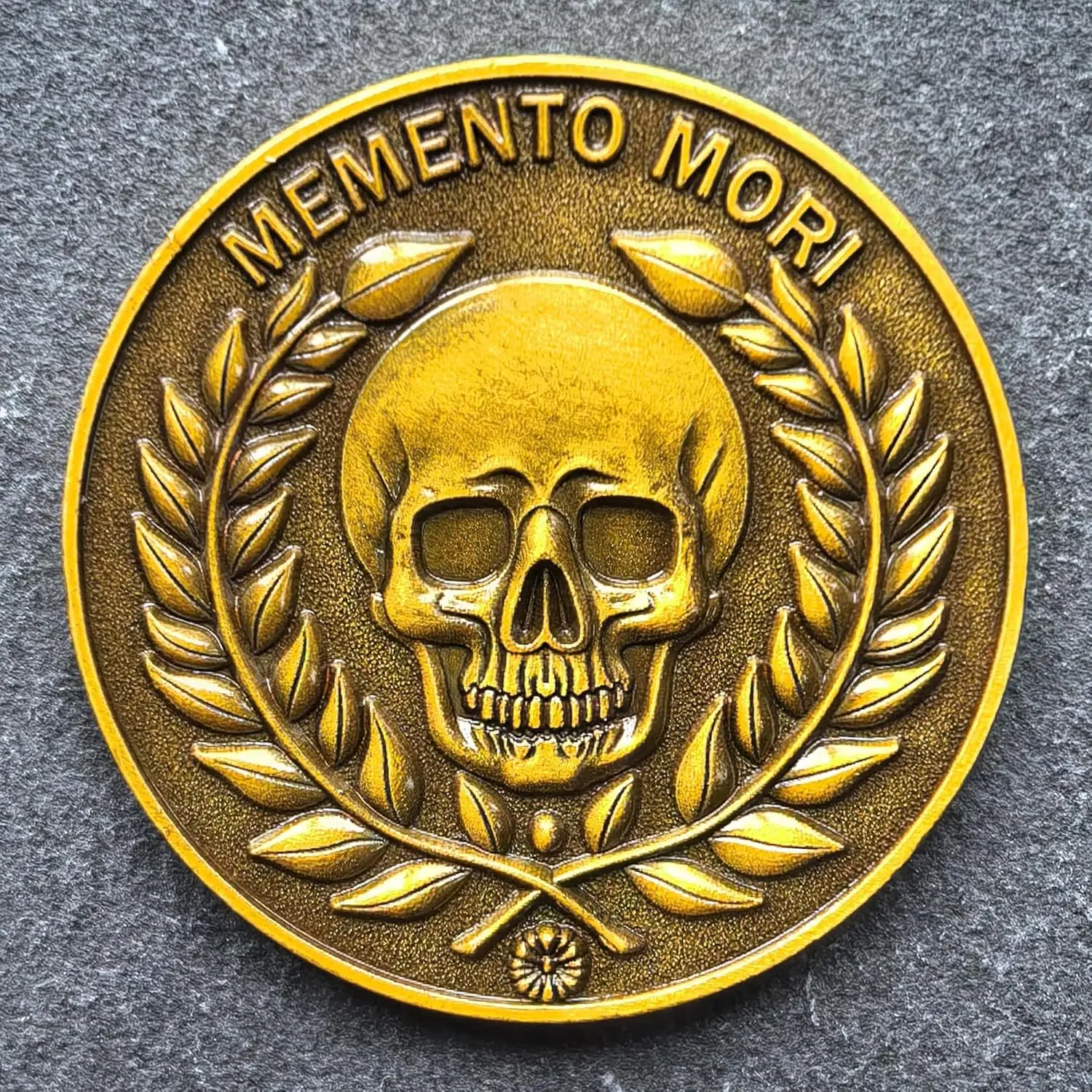 عملة تحدي Memento Mori - إكليل جمجمة وغار مقاس 1.37 بوصة، عملة تحفيزية للانعكاس، الحكمة، الشجاعة، هدية ملهمة