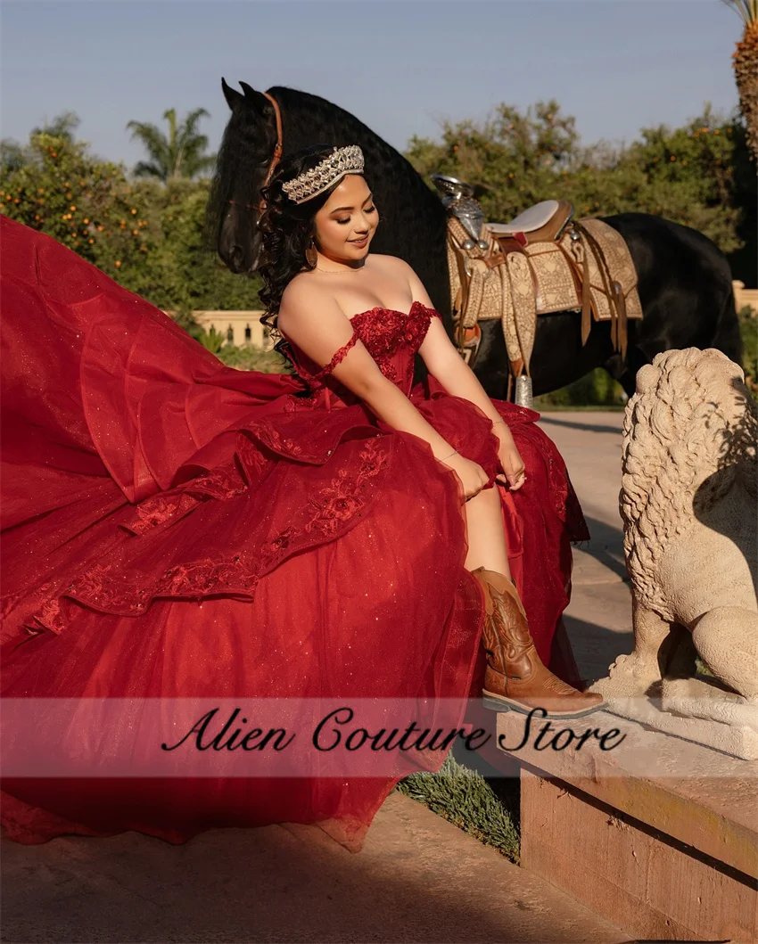 Sparkly Red Quinceanera Dress 2024 Beads Crystals Appliques Luxury Ball Gown Birthday Dress With Bow Vestidos 15 Años Customized