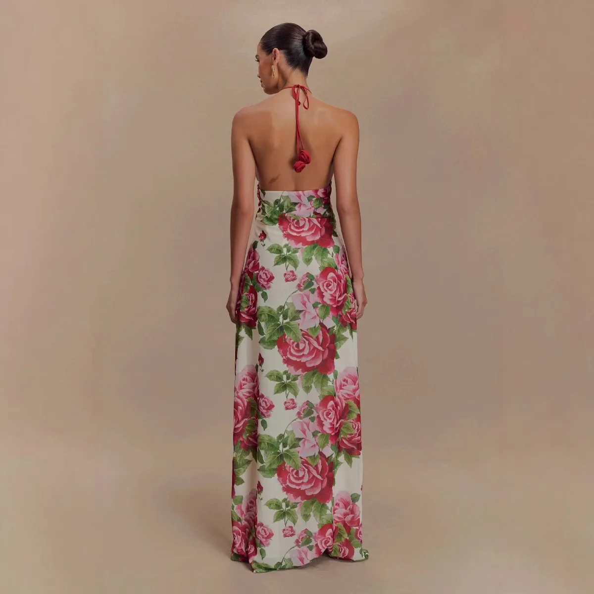 Elegancka długa sukienka maxi z kwiatowym nadrukiem, na ramiączkach, bez rękawów, z odkrytymi plecami, czerwona, damska, idealna na lato 2025, na wieczorne przyjęcia, do kurortu, na plażę, nowość.