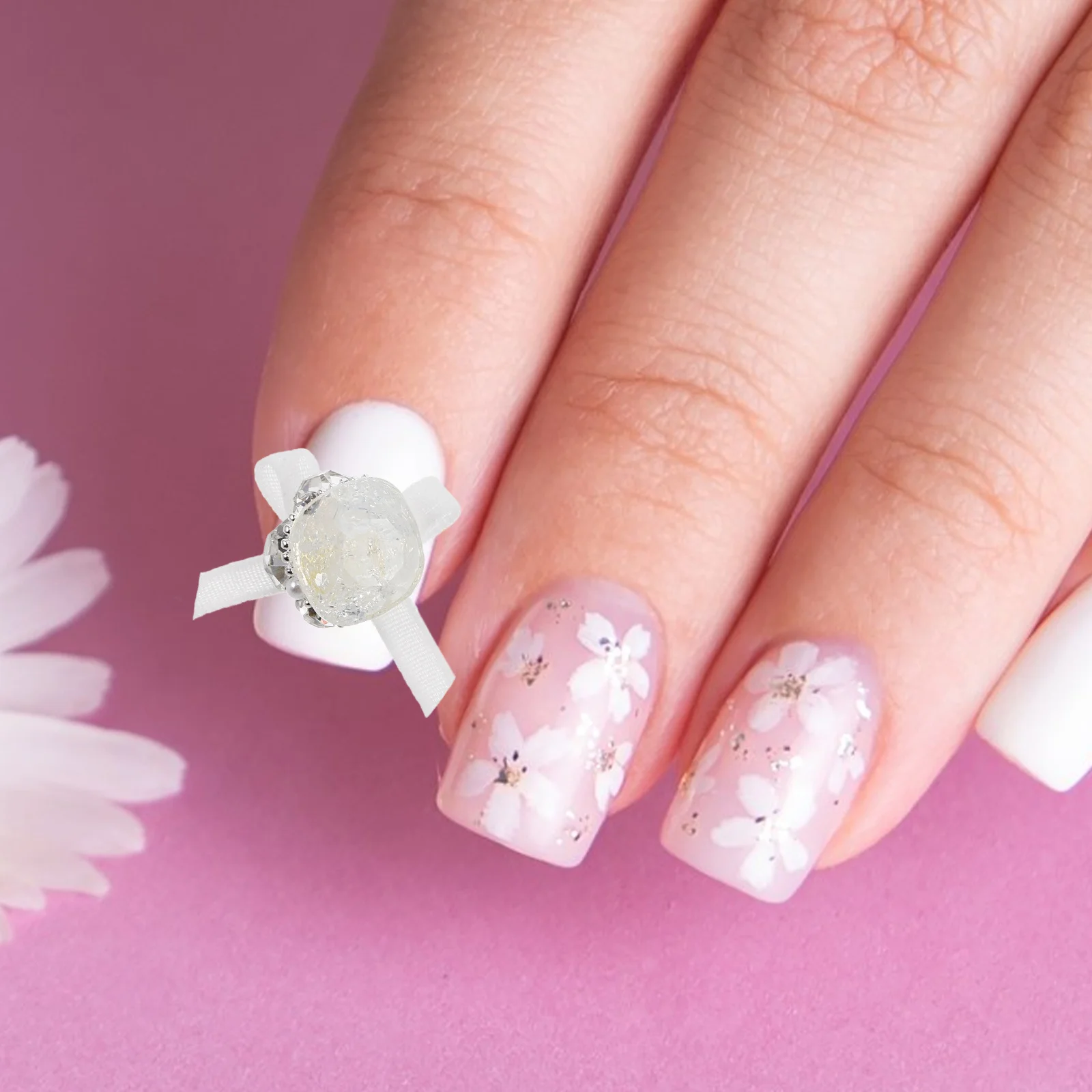 8개입 3D 네일 아크릴 라인스톤 플라스틱 패브릭 아크릴 소재 독특한 디자인 충분한 수량 귀여운 네일 장식