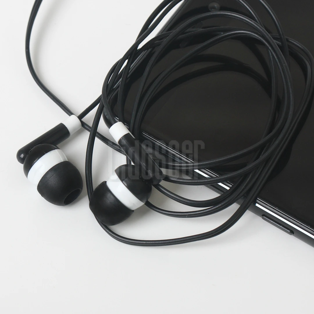 

100 шт., спортивные проводные музыкальные наушники, красочные 3,5 мм, стереонаушники-вкладыши для музея телефона, библиотеки, автобуса, поезда, самолета, компании, подарок