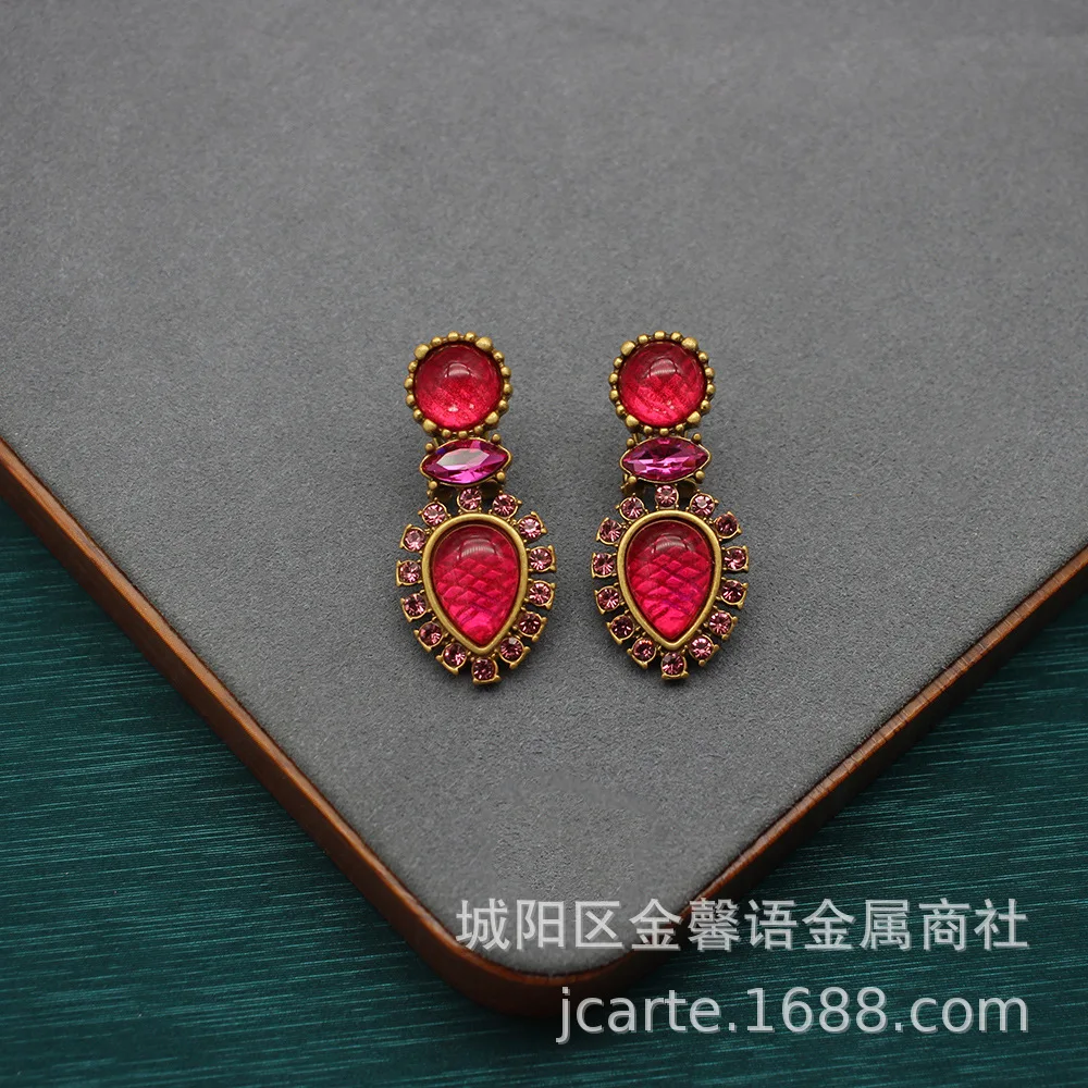 

Vintage Jewelry: Retro Court Style, Antique Gold-plated Rose Red Teardrop Glass Stud Earrings with Silver Posts
