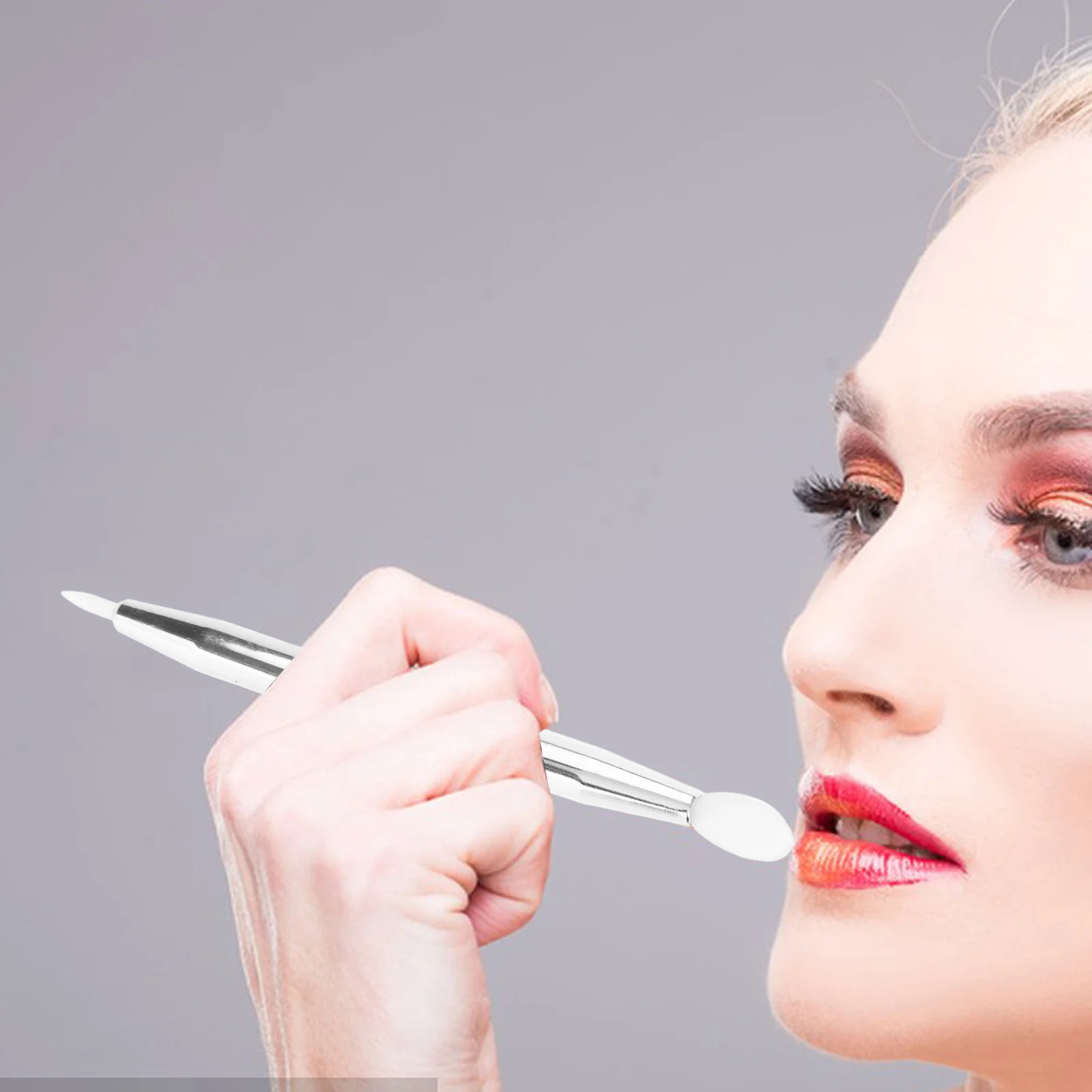 4 قطعة فرشاة الشفاه سيليكون مزدوجة الوجهين فرشاة للمكياج مجموعة ملمع الشفاه قضيب قبعات واقية لينة الجلد ودية عينيه لطخة