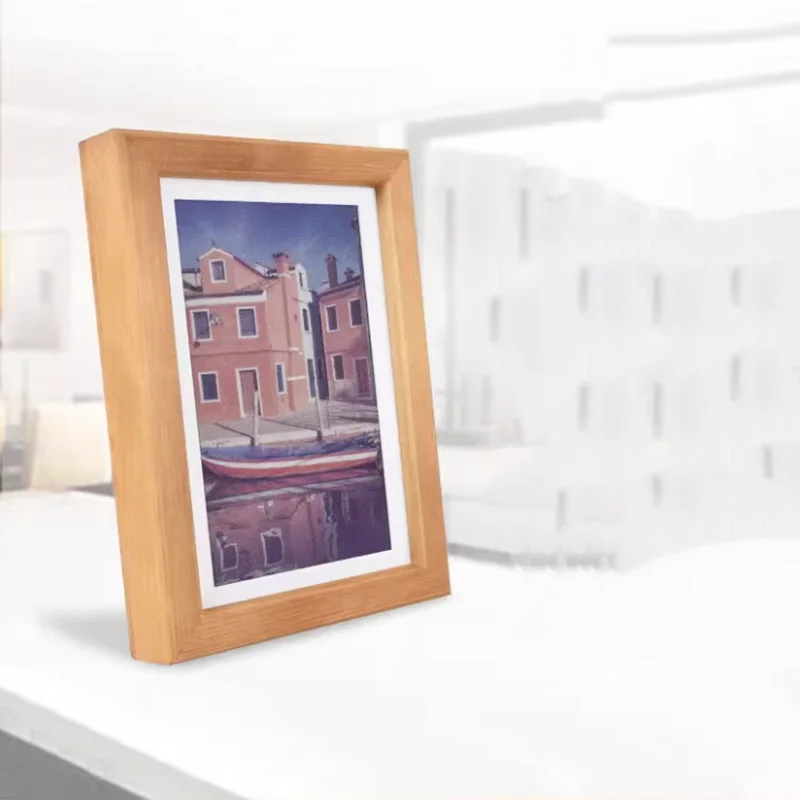 

7.3-inch E-ink Screen ACeP7 Color Digital Album Extra Long Standby On-board RTC Solid Wood Photo Frame