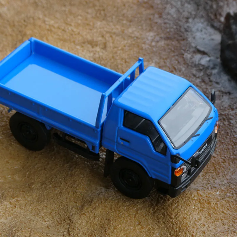 Diecast 1:64 Scale Toyota Dyna Truck Transport Vehicle Single Row Pickup Simulation Alloy Car Collectible Toy Gift Souvenir