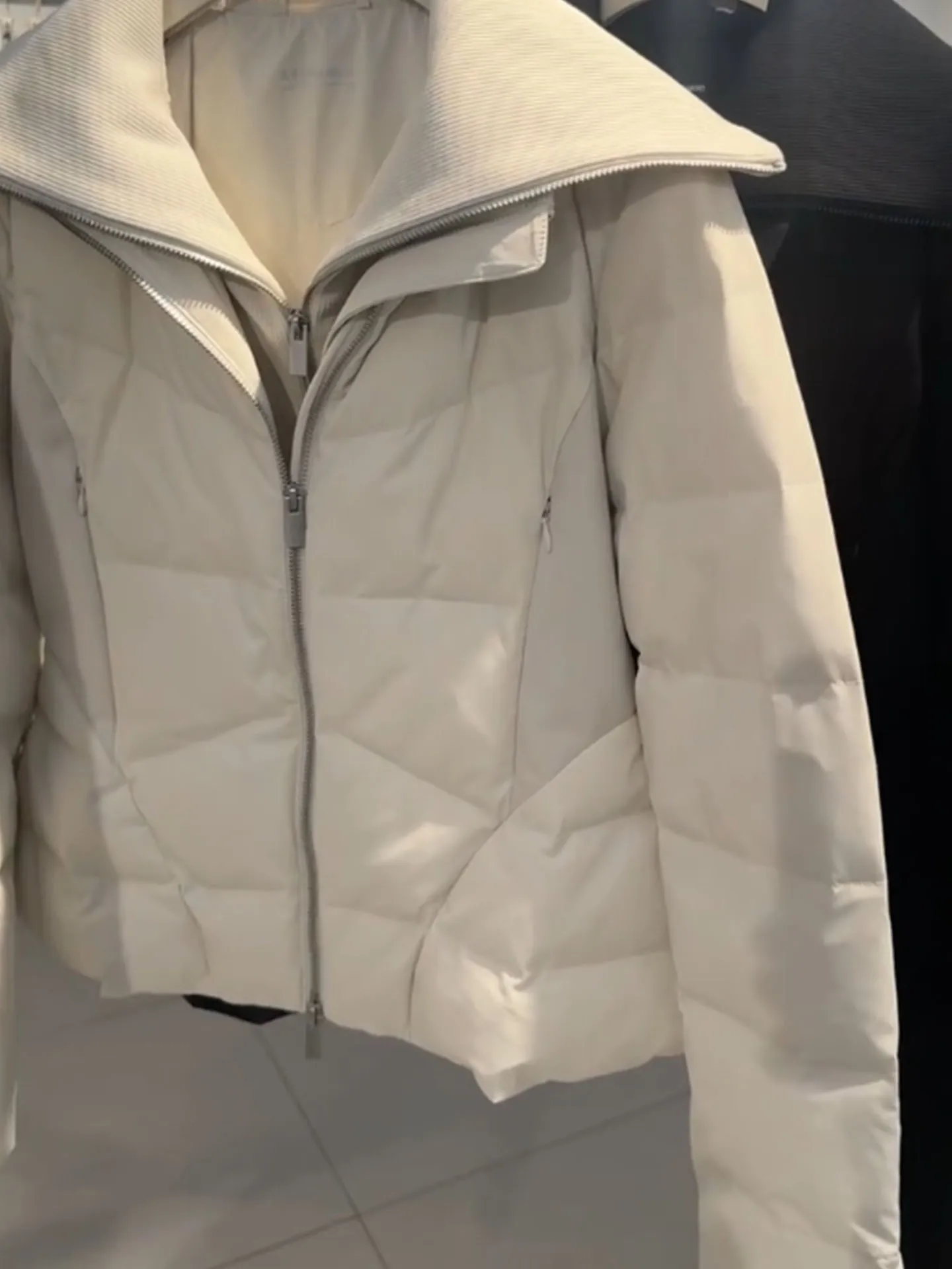 エレオル パファージャケット レディース スリムフィット ウエストシェイプ スタンドカラー ダウンコート 冬新作 スタイリッシュ 通勤 ファッション ポリエステル...