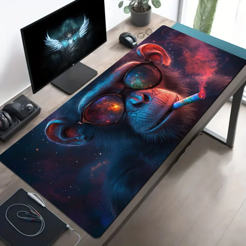 

Коврик для мыши с рисунком обезьяны изготовлен из резины, моющегося, прочного и качественного украшения для рабочего стола компьютера, подходит для домашнего использования.