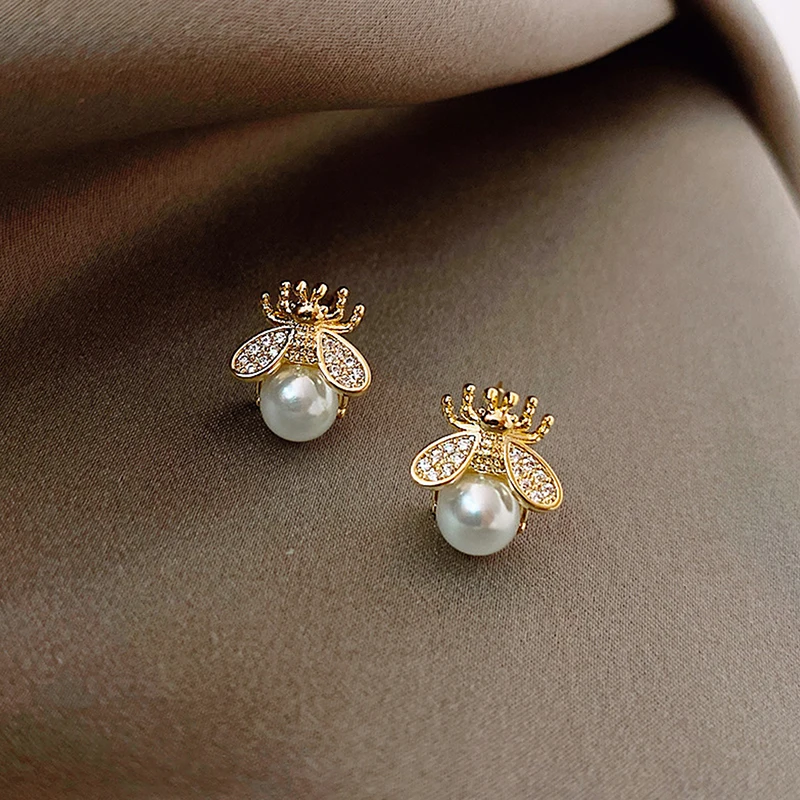 1Pair Fashion Honey Bee Pearl Stud Earrings Women Simplicity Exquisite Elegant Earrings Ladies Wedding Party Birthday Jewelry