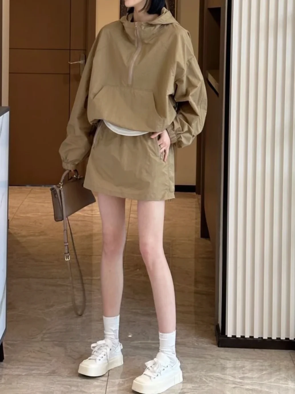 Fashionable Sportswear Set for Women Summer Half Zipper Hat Design Sun Protection Jacket And Short Skirt Two-Piece Suit