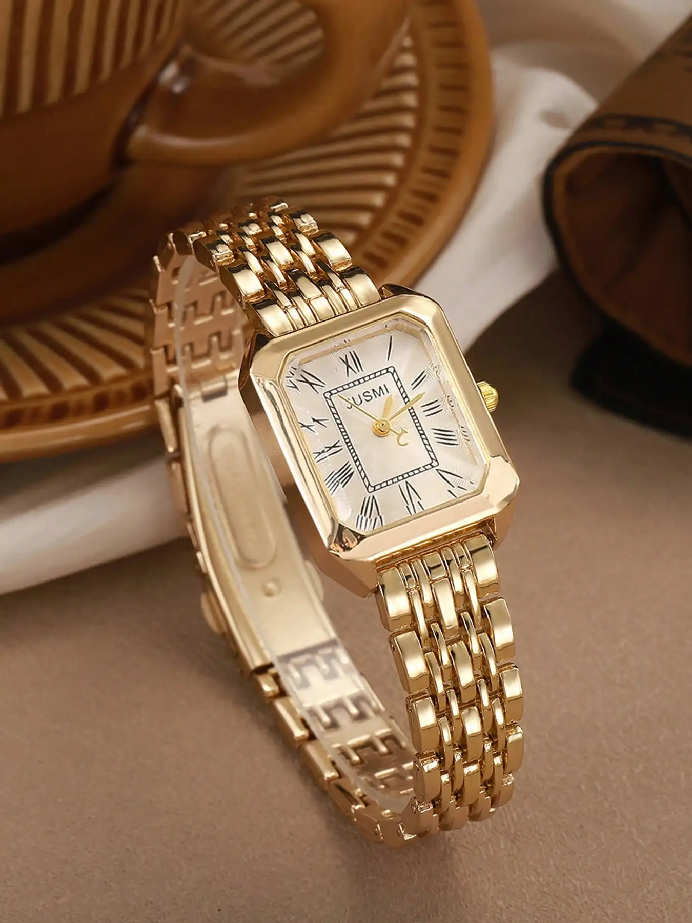 

Женские кварцевые часы золотистого цвета с прямоугольным циферблатом, римскими цифрами и браслетом из нержавеющей стали