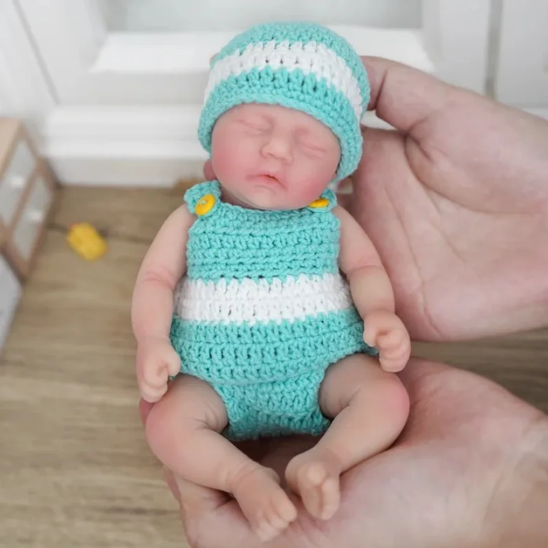 دمى أطفال من السيليكون لكامل الجسم مقاس 7 بوصات - لعبة مريحة مضادة للإجهاد للأولاد والبنات للنوم نابضة بالحياة للأطفال