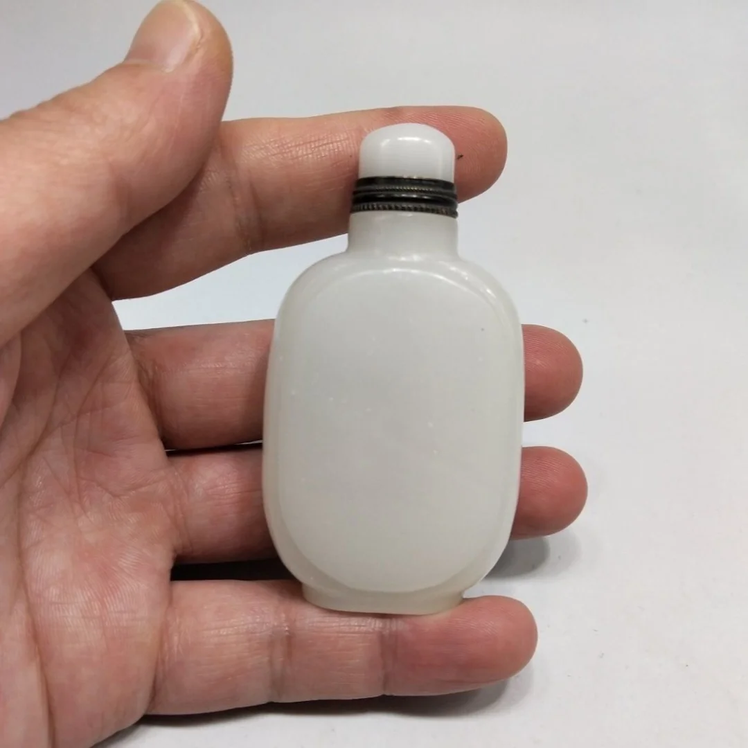 Exquisite Chinese Collectible White Jade Snuff Bottle