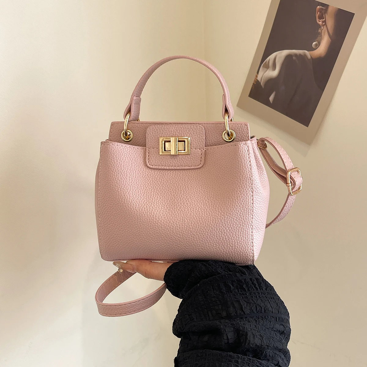 

Женская сумка через плечо из искусственной кожи, 1 шт., с регулируемым ремешком, устойчивая к царапинам и износу, легкая.