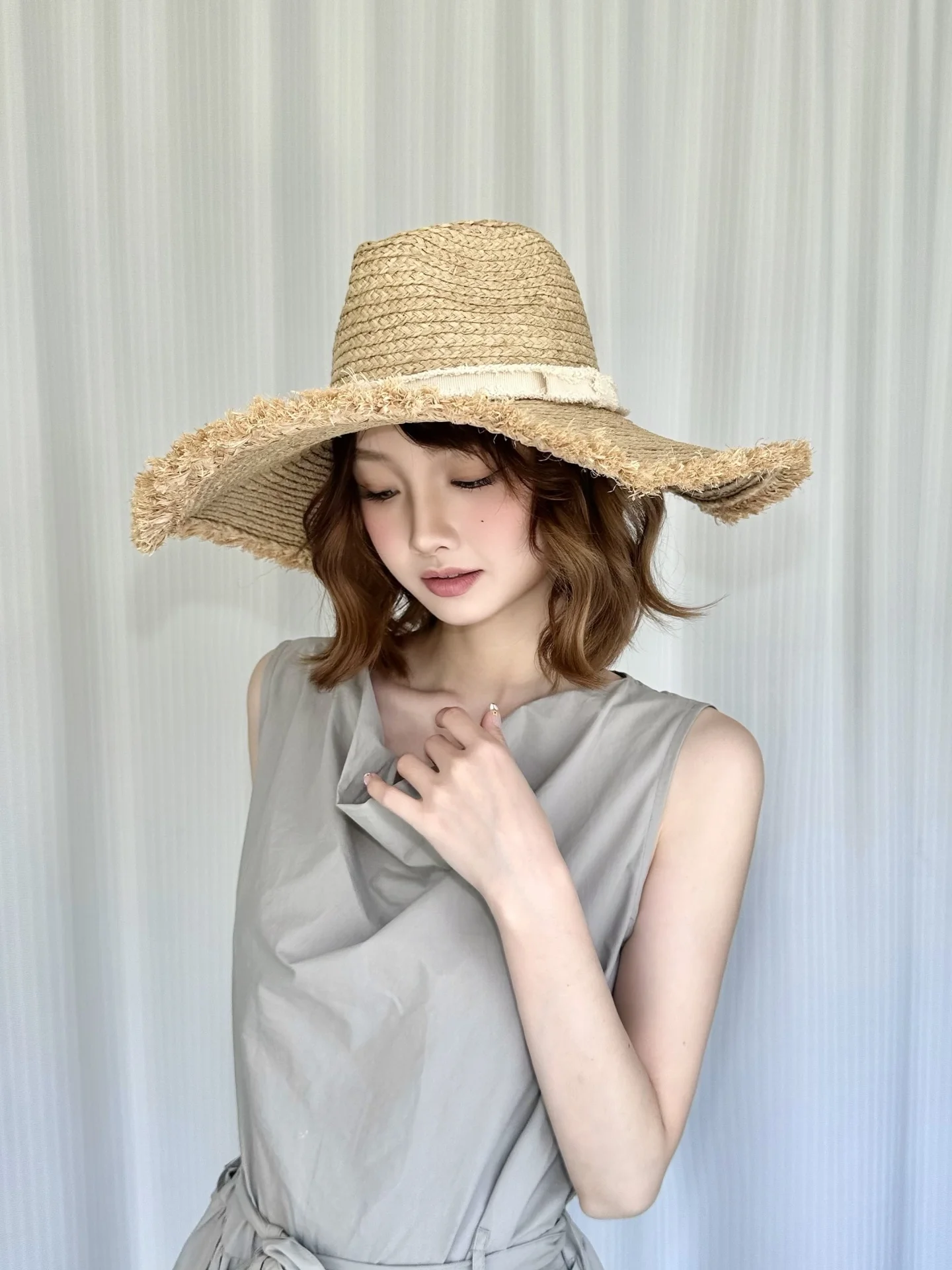 つば広麦わら帽子女性の夏旅行ジャズラフィエイジハット日焼け止め通気性手作り天然ラフィアキャップ休日用