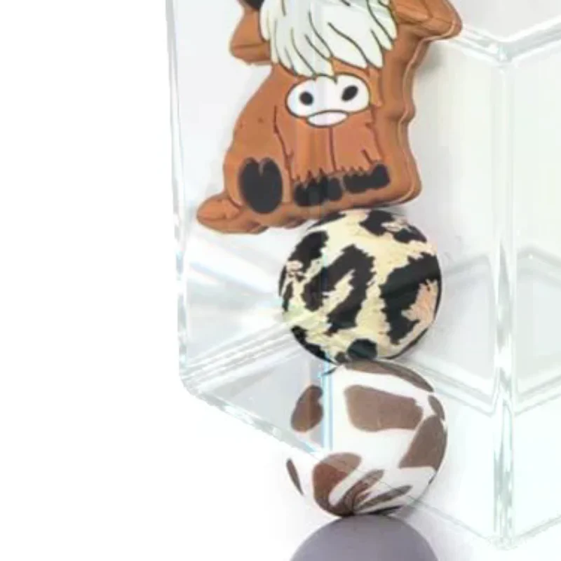 1Pcs Fashionable Tassels And Silicone Bead Holder Animal Pendant Keyring Highland Cow Keychain For Children And Adults