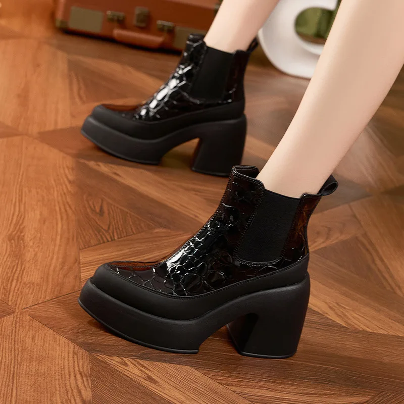 

2026 New Women's Fashion Thick-soled Short Boots Autumn Winter Warm Shoes Elegant Modern Chimney Boots Round Head Middle