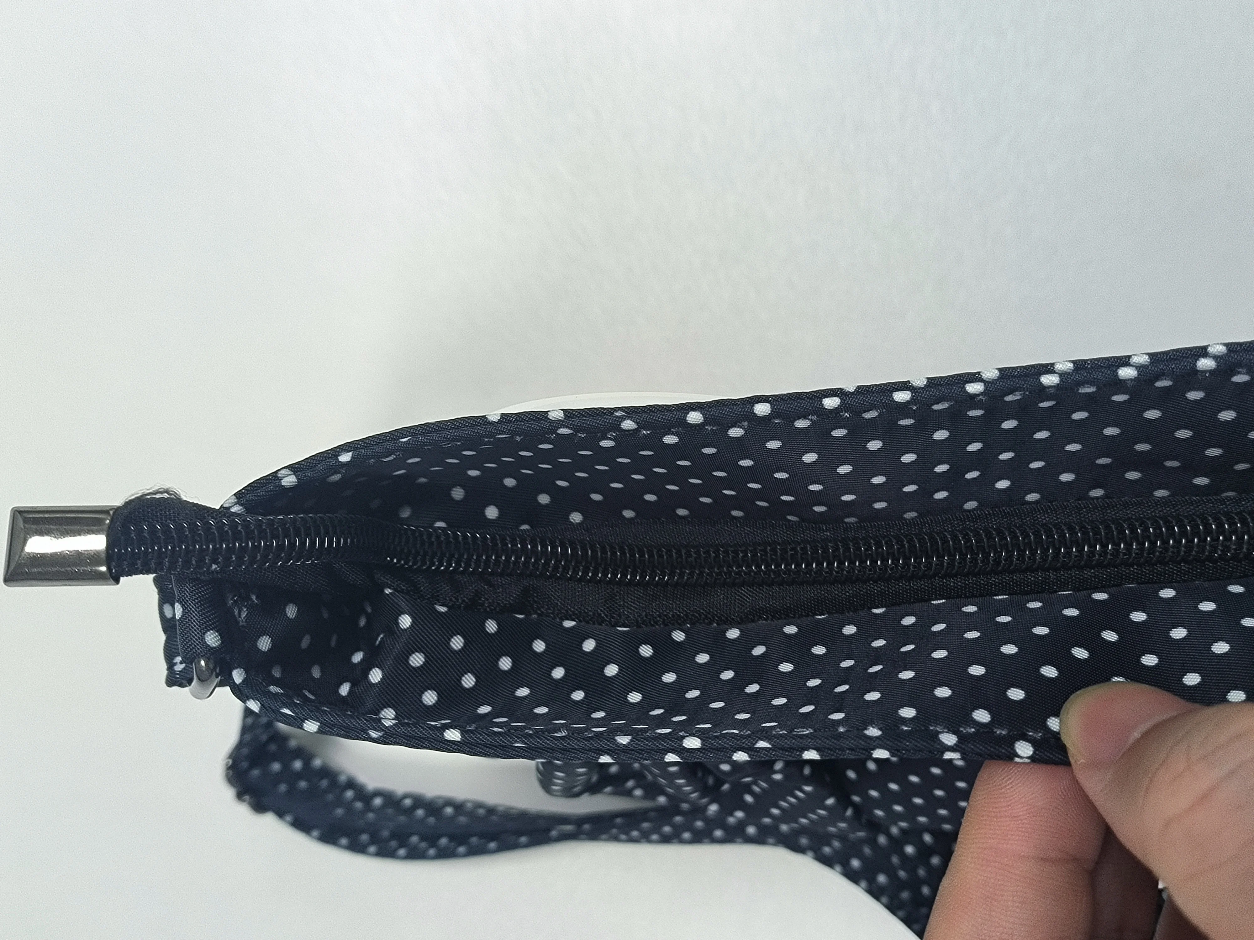 Koreanische Umhängetasche mit Polka Dots, große Tragetasche mit plissiertem Design und Holzknopf-Dekor, niedliche lässige Handtasche für Mädchen – Detail 11