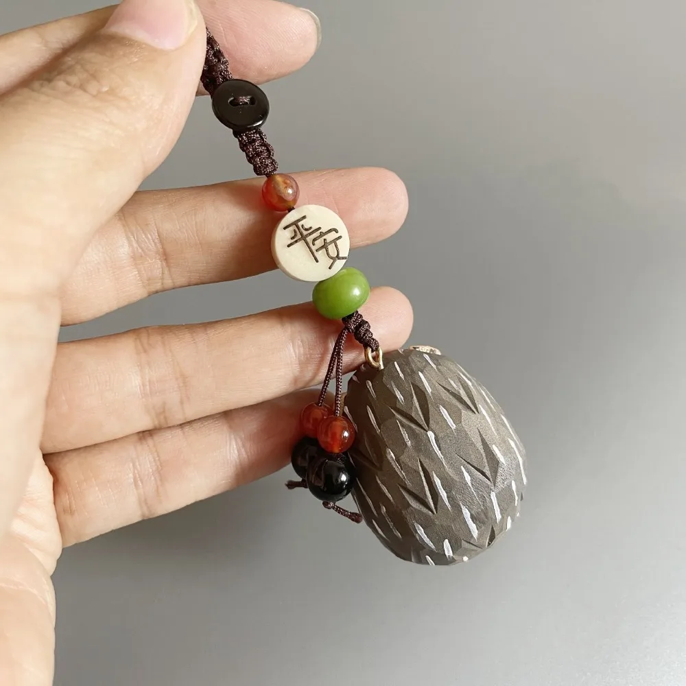 ديكور سيارة على شكل قنفذ من الخشب الصلب مصنوع يدويًا، سلسلة مفاتيح إبداعية، منحوتة يدويًا للسيارة والحقيبة، هدية عيد ميلاد مبتكرة