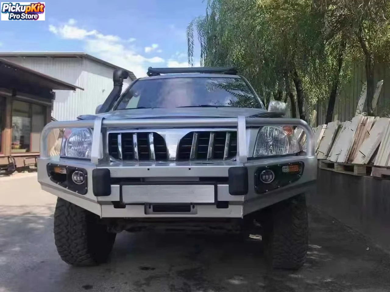 

Top-level 4X4 Factory-Style Safety-Compatible Steel Front Bull Bar for Prado LC120/FJ120/GX470