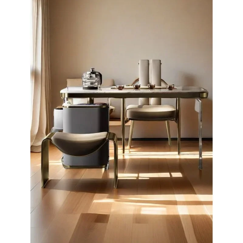 مقعد تغيير الأحذية، مقعد المكياج، الشرفة المنزلية، ارتداء الأحذية عند الباب، تزيين بسيط من الحديد المطاوع