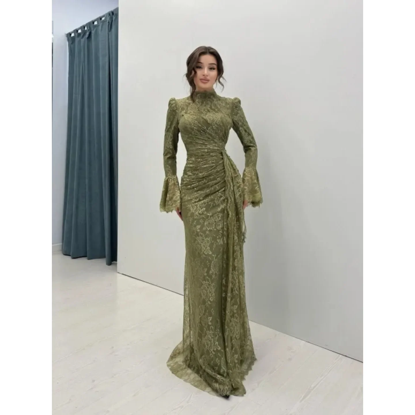 

Elegant Green Lace Ruched Prom Dress Mermaid Customized Evening Dresses Sweep Train Bell Sleeves Strapless Birthday Dresses Gala