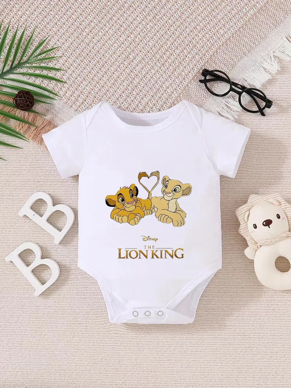 

【Officially Authorized】 Disney The Lion King Baby triangle onesie | Soft Skin-Friendly Fabric with Heart-Tail Simba & Nala Print