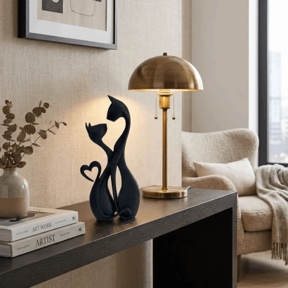 3D Printed Cat Couple Figurine Heart-Shaped Romantic Cat Sculpture Ornament Handcrafted Modern Cat Statue Housewarming Gift