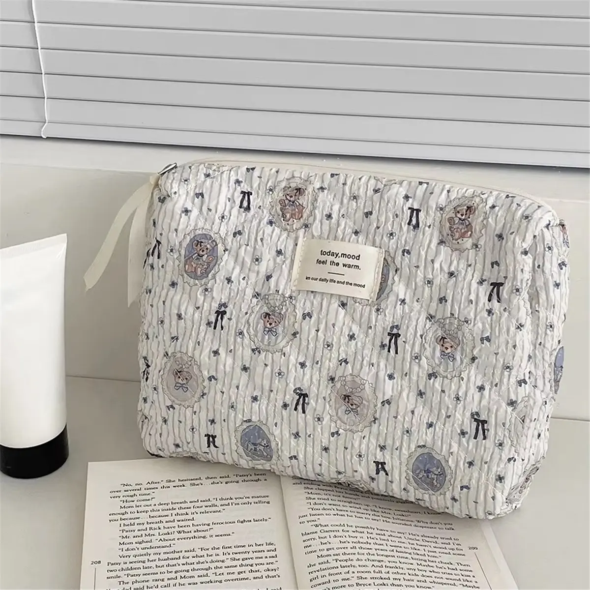 N14R Top Quilted Bear Makeup Bag Cosmetic Organizer Bag Aesthetic Makeup Storage Bag Cute Bear Toiletry Bag Cosmetic Bag